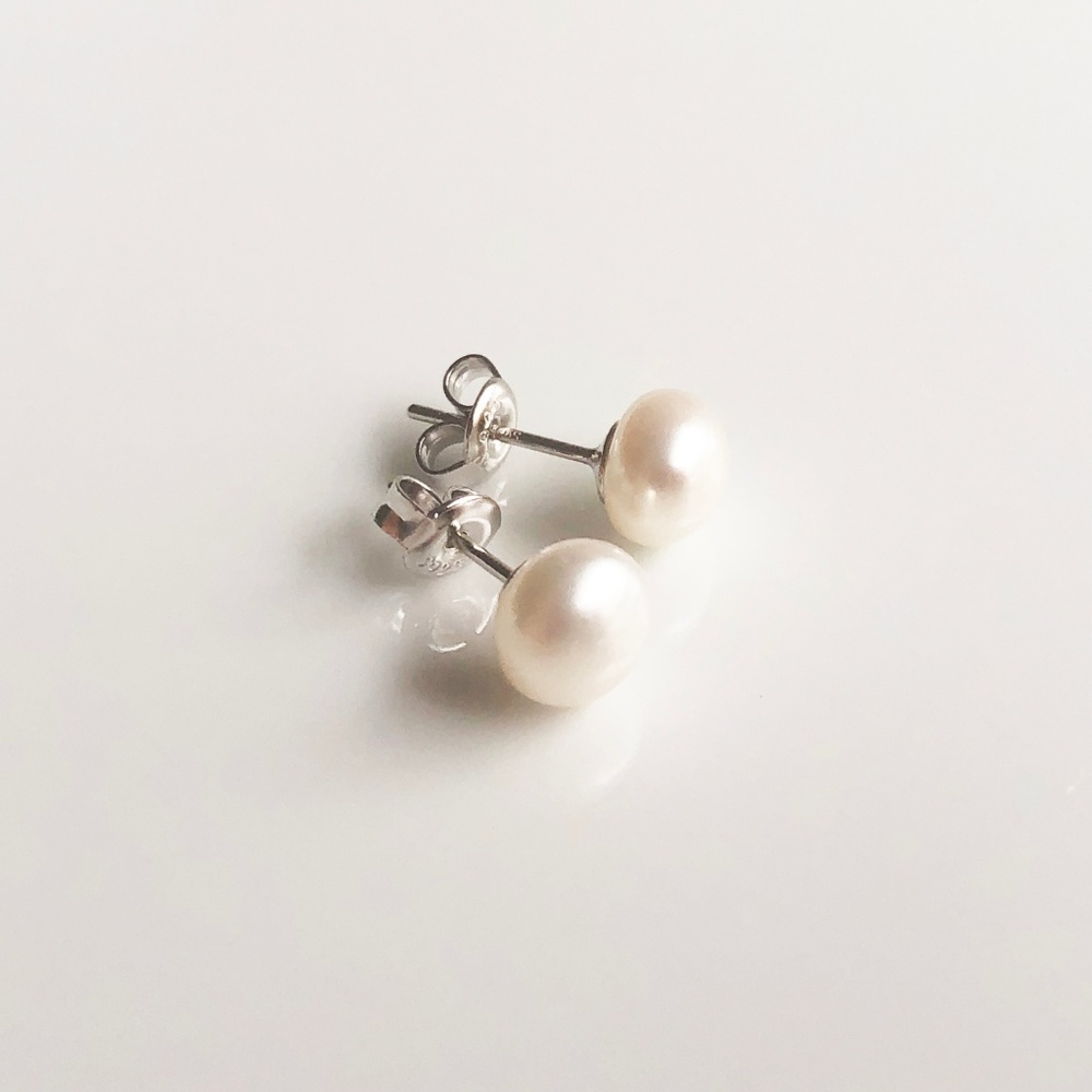 NEW 7mm Natural Freshwater Pearl Studs - Picture 2 of 7